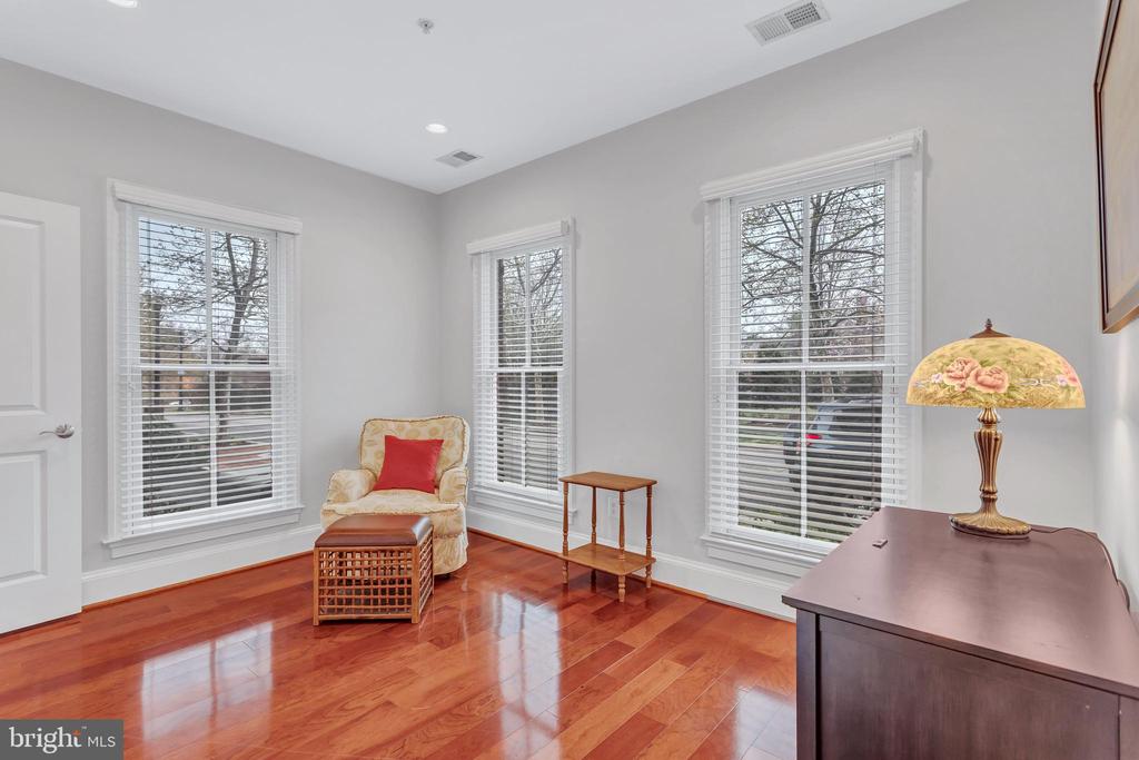 709 CARPENTER RD
