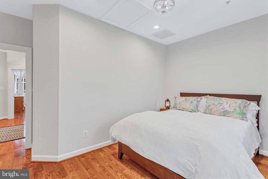 709 CARPENTER RD