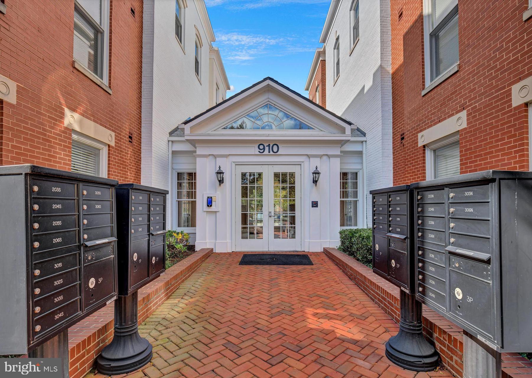 910 POWHATAN STREET 104N