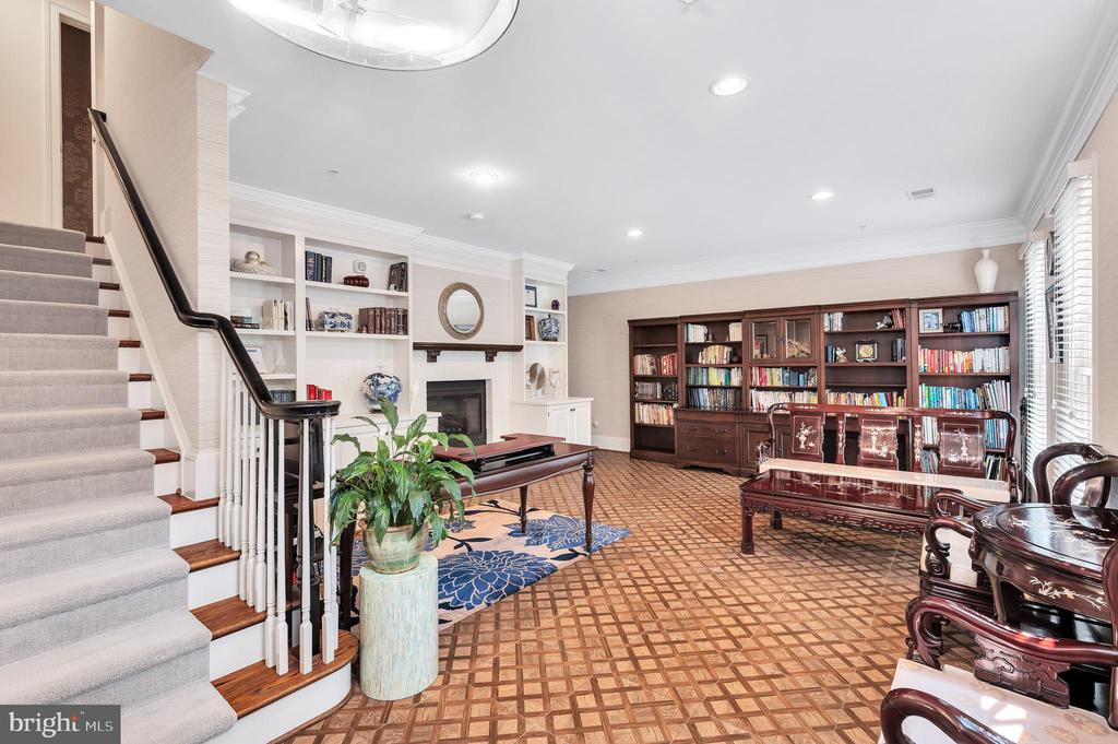 705 LYLES LANE