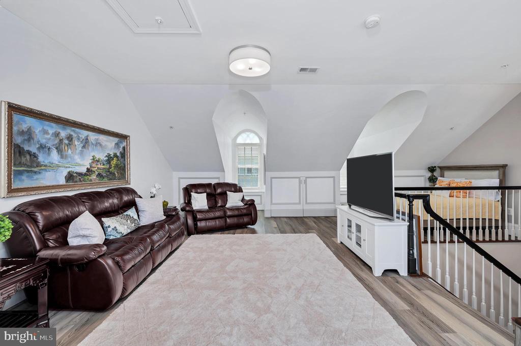 705 LYLES LANE