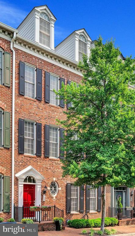 705 LYLES LANE