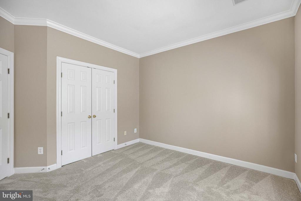 718 HAWKINS WAY