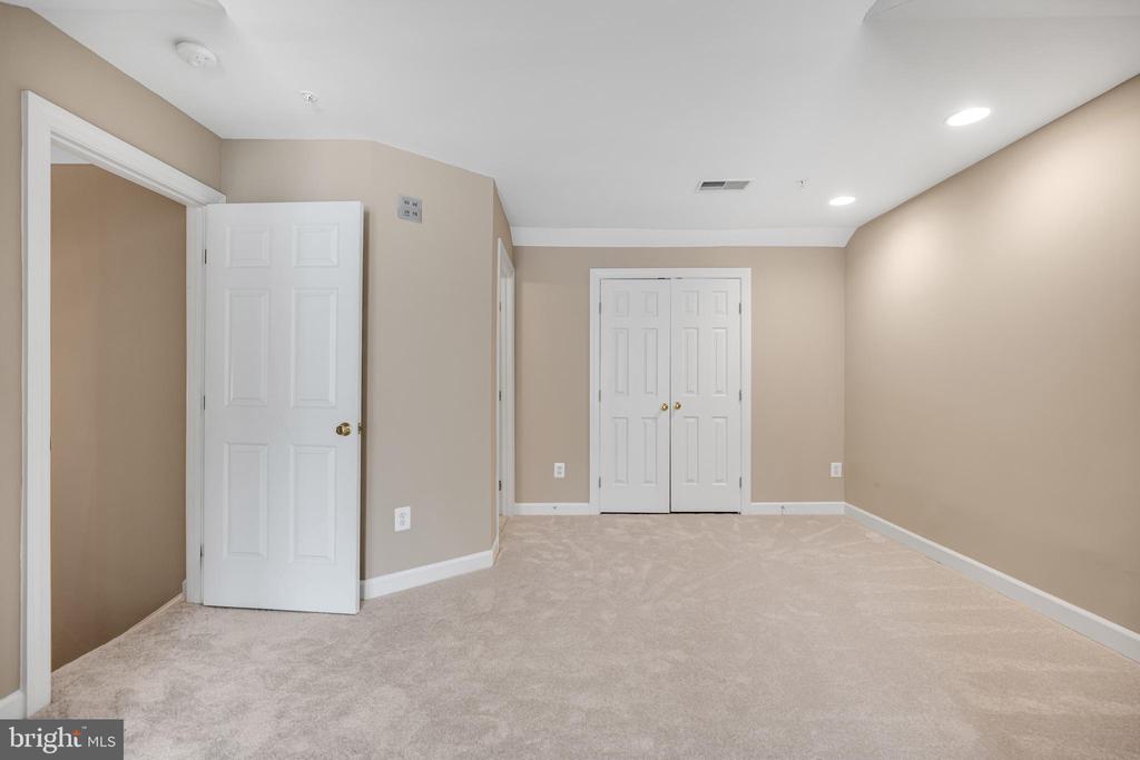 718 HAWKINS WAY