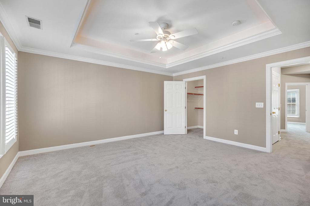 718 HAWKINS WAY
