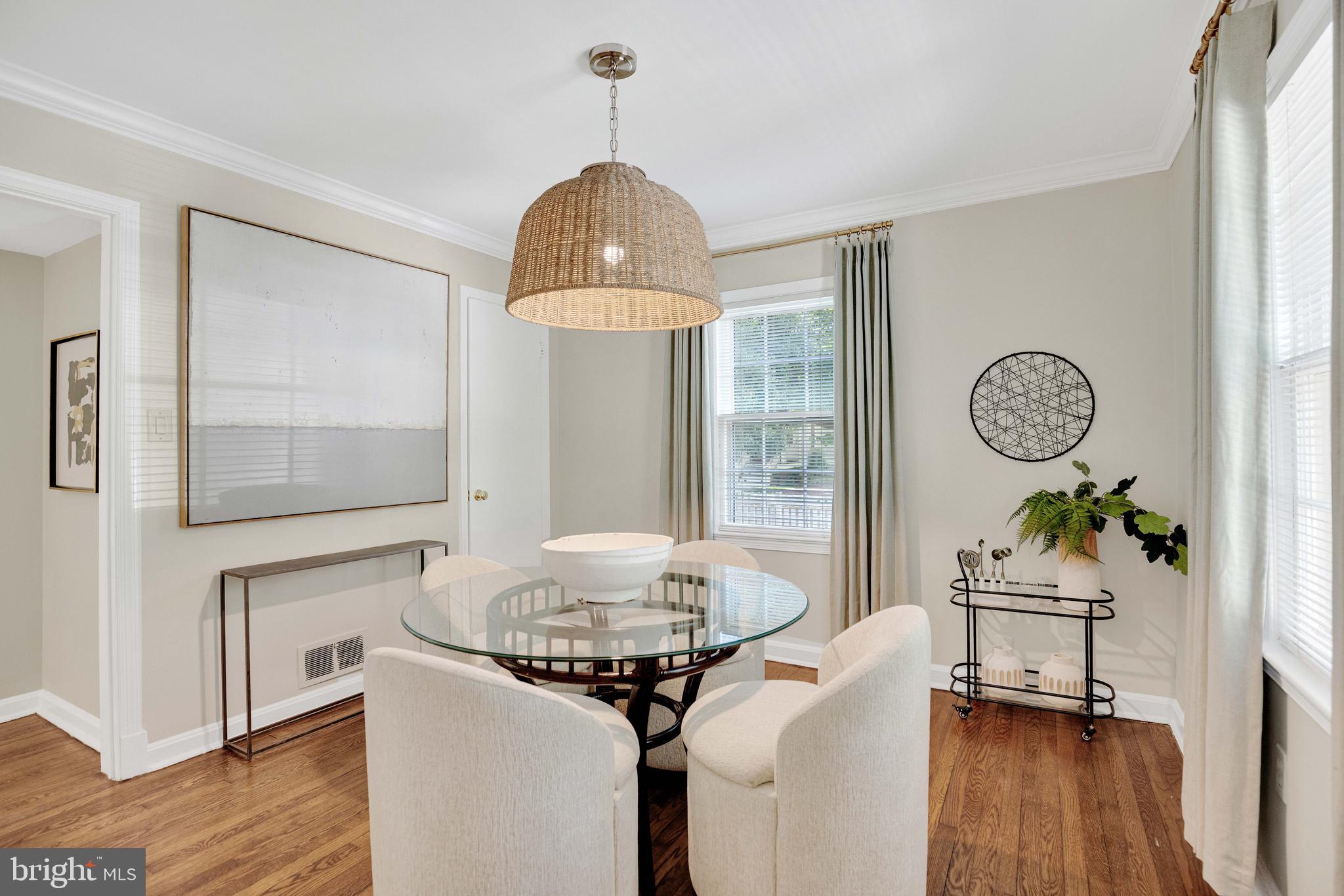 4 E WALNUT STREET