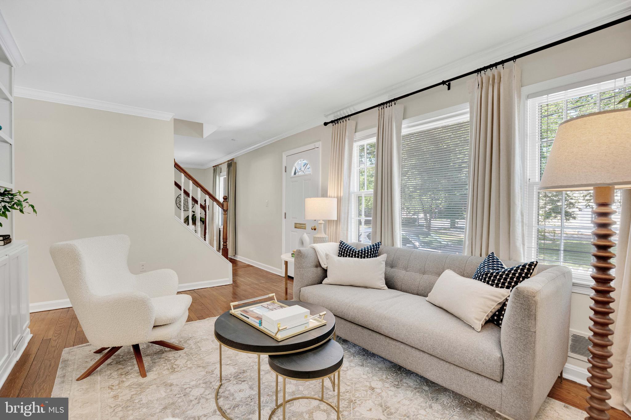 4 E WALNUT STREET