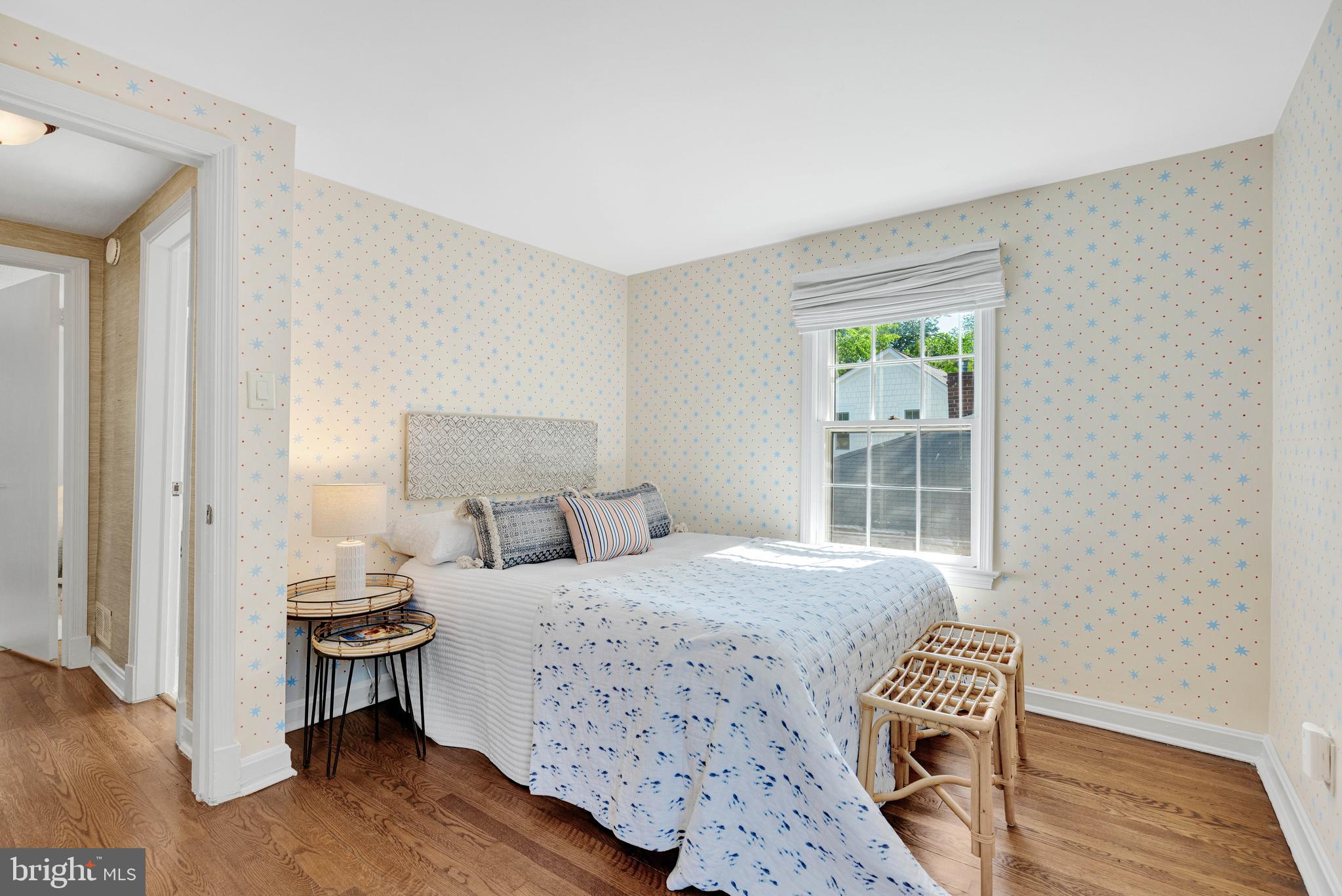 4 E WALNUT STREET