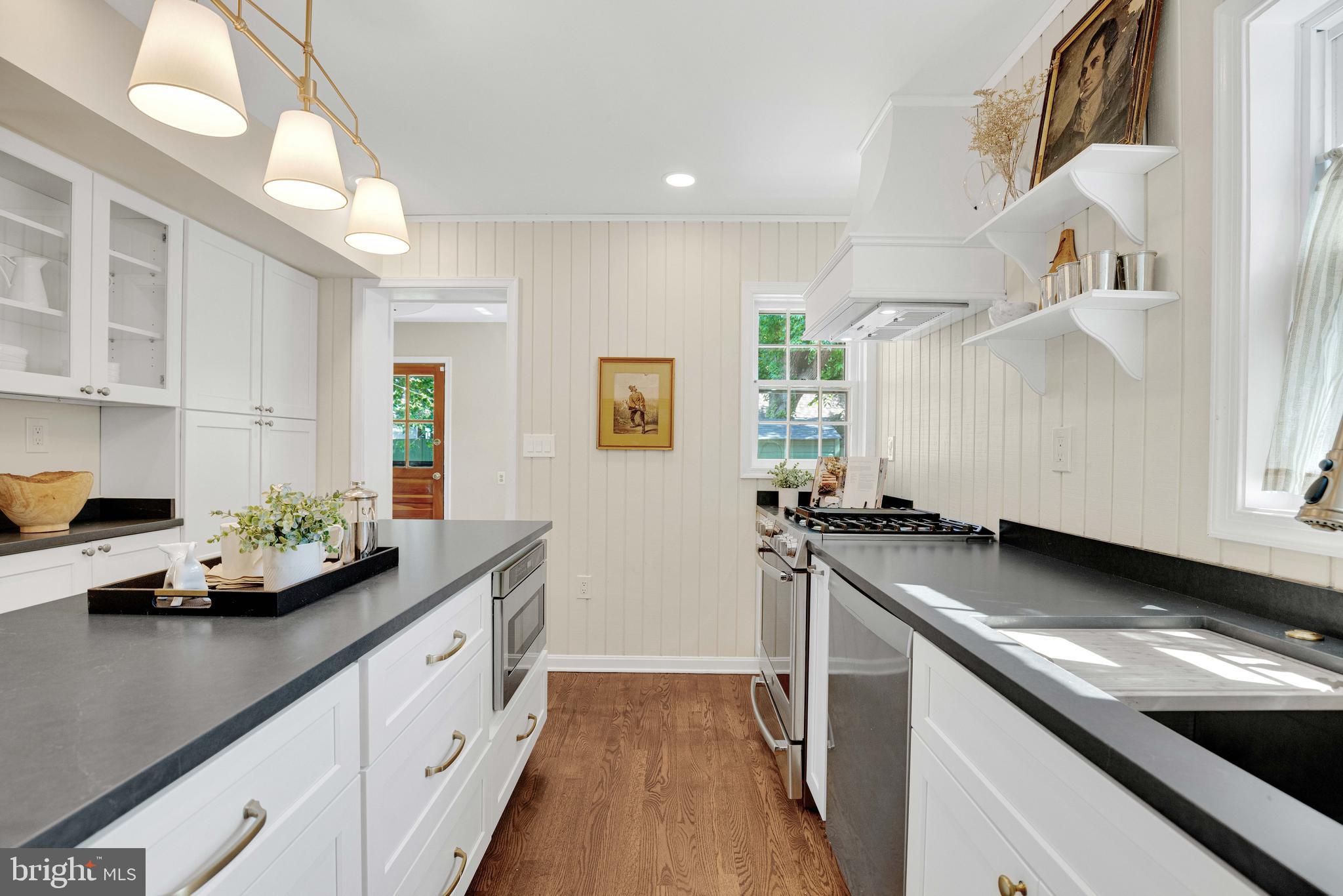 4 E WALNUT STREET