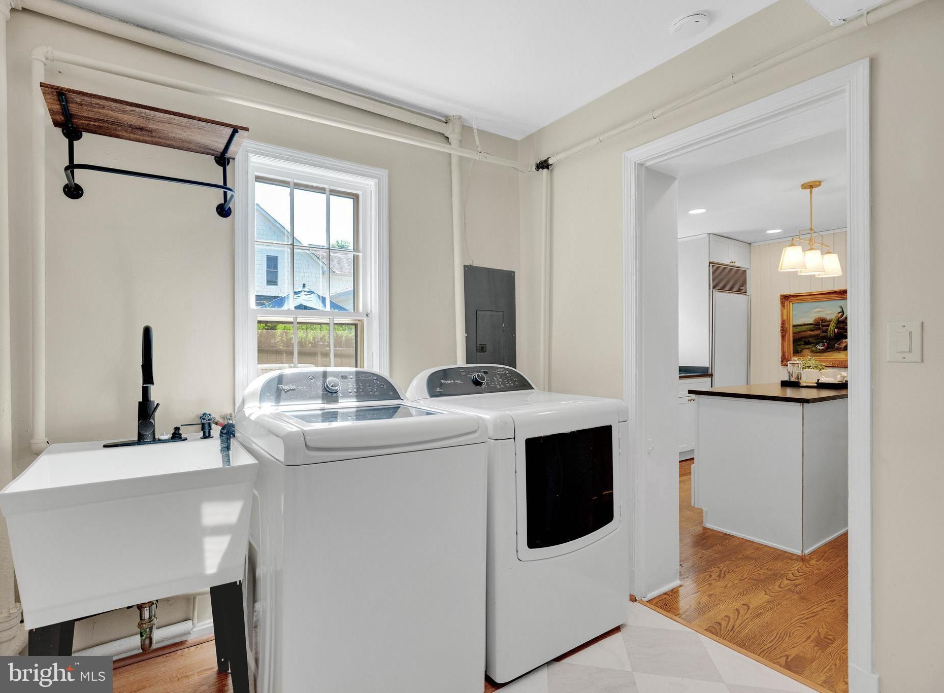 4 E WALNUT STREET