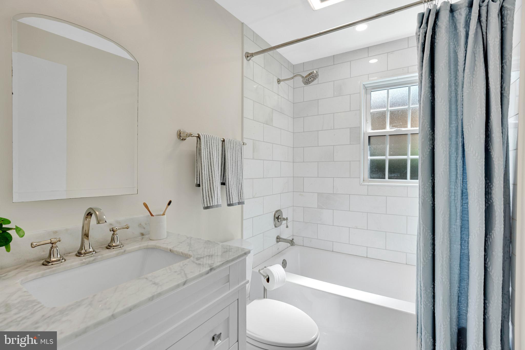 4 E WALNUT STREET