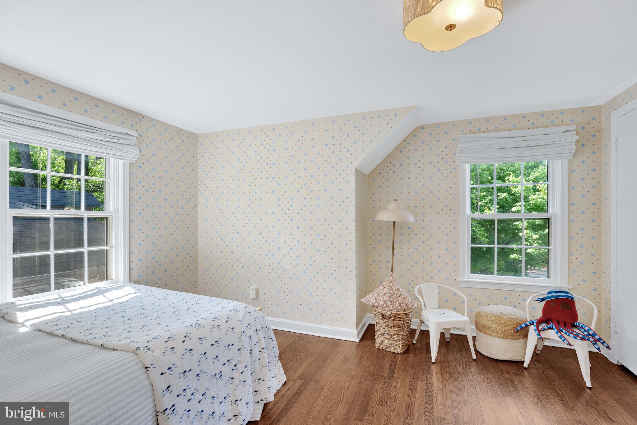 4 E WALNUT STREET
