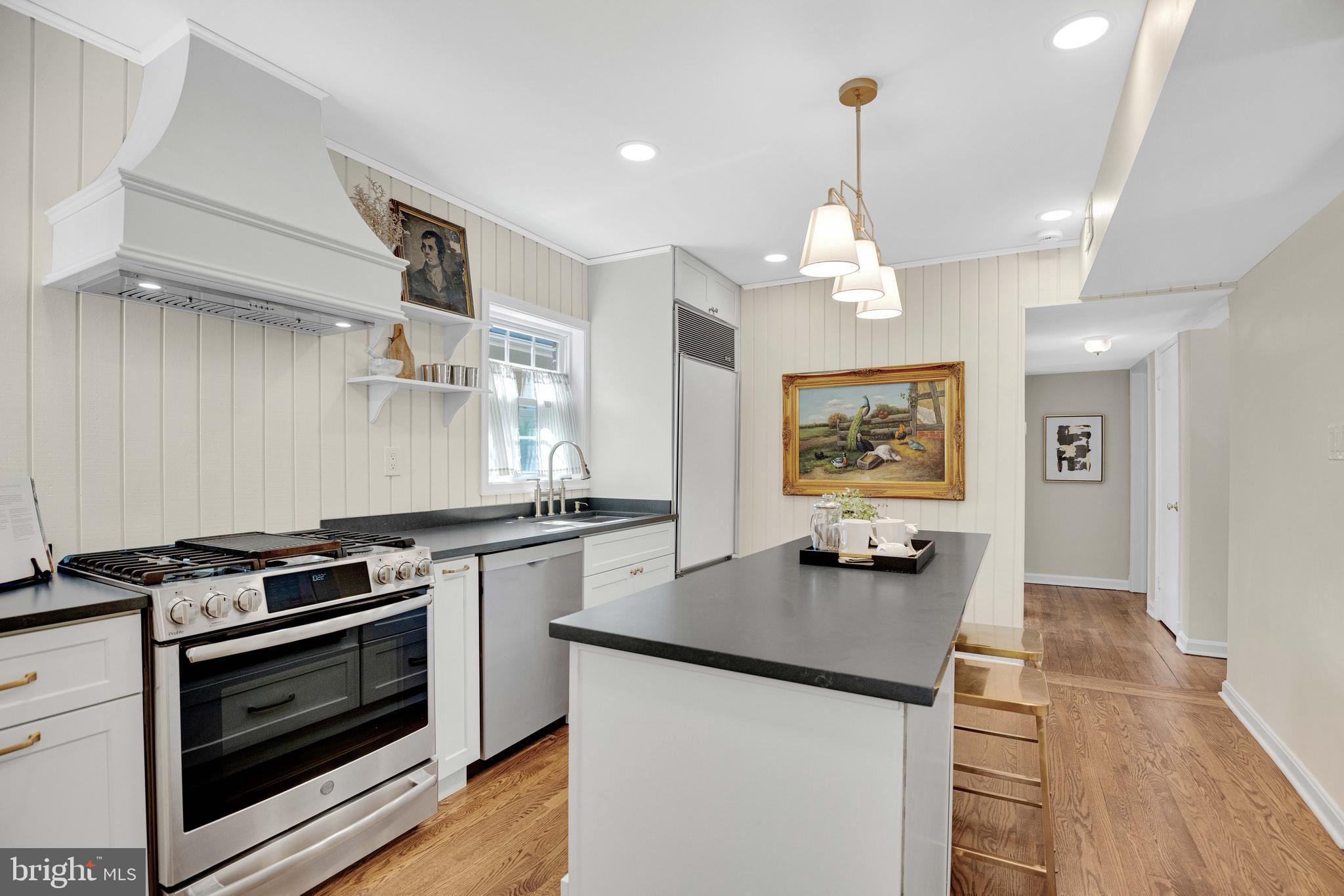 4 E WALNUT STREET
