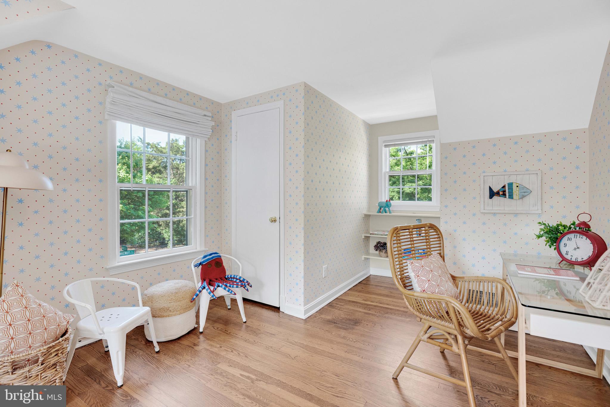 4 E WALNUT STREET