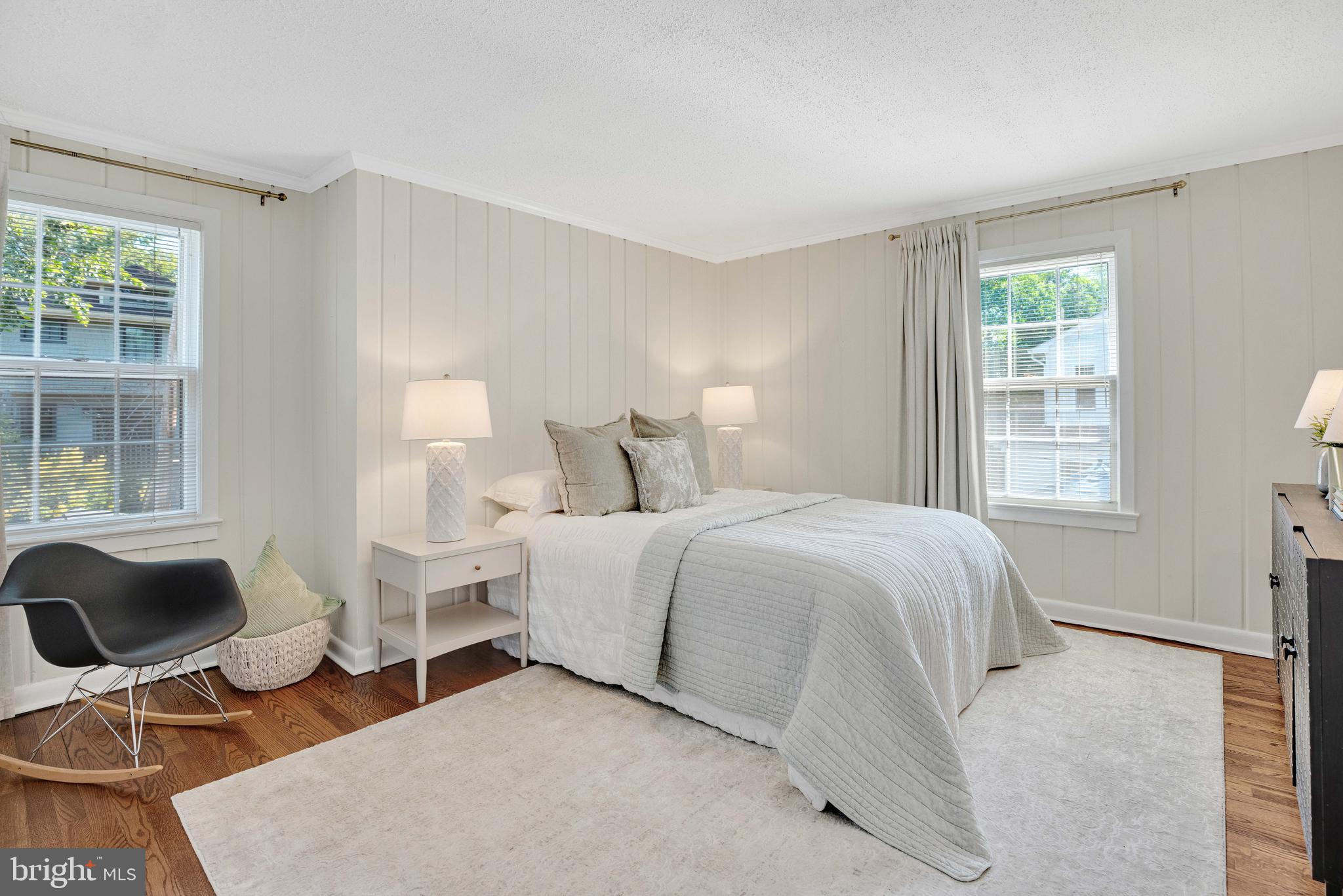 4 E WALNUT STREET