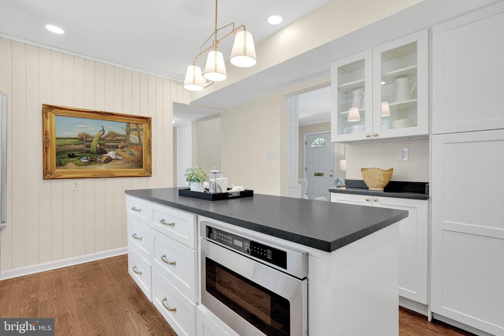 4 E WALNUT STREET