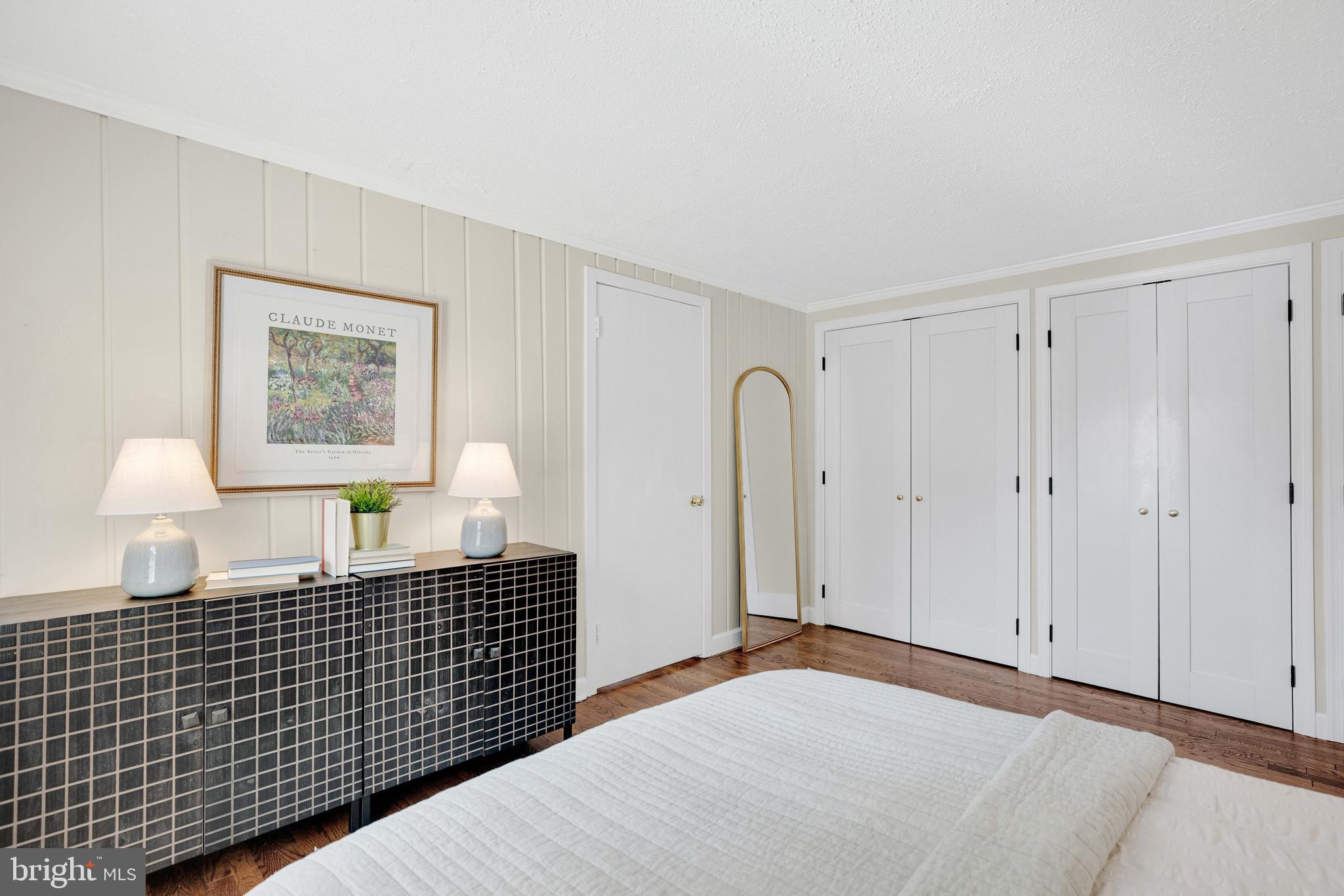 4 E WALNUT STREET