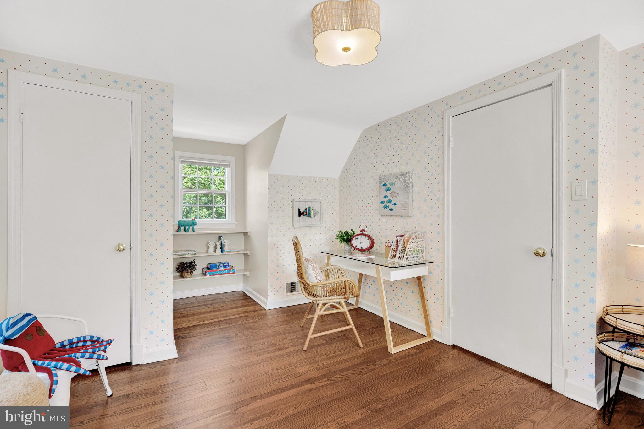 4 E WALNUT STREET