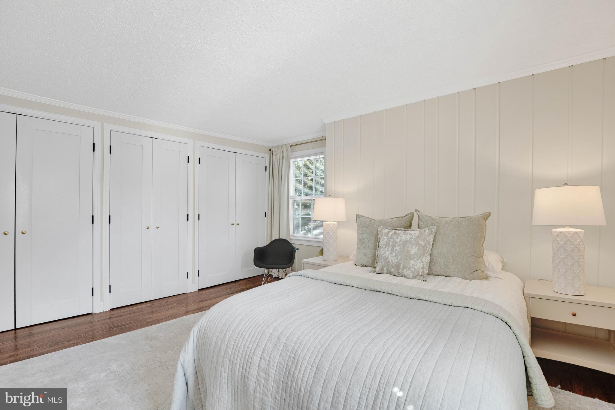 4 E WALNUT STREET