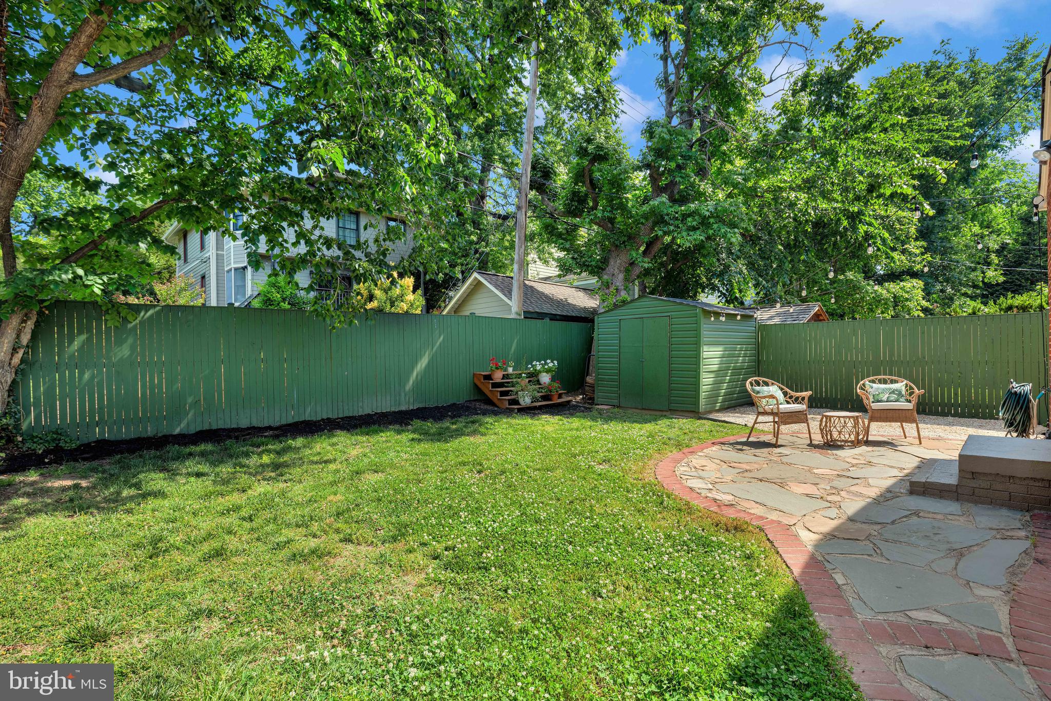4 E WALNUT STREET