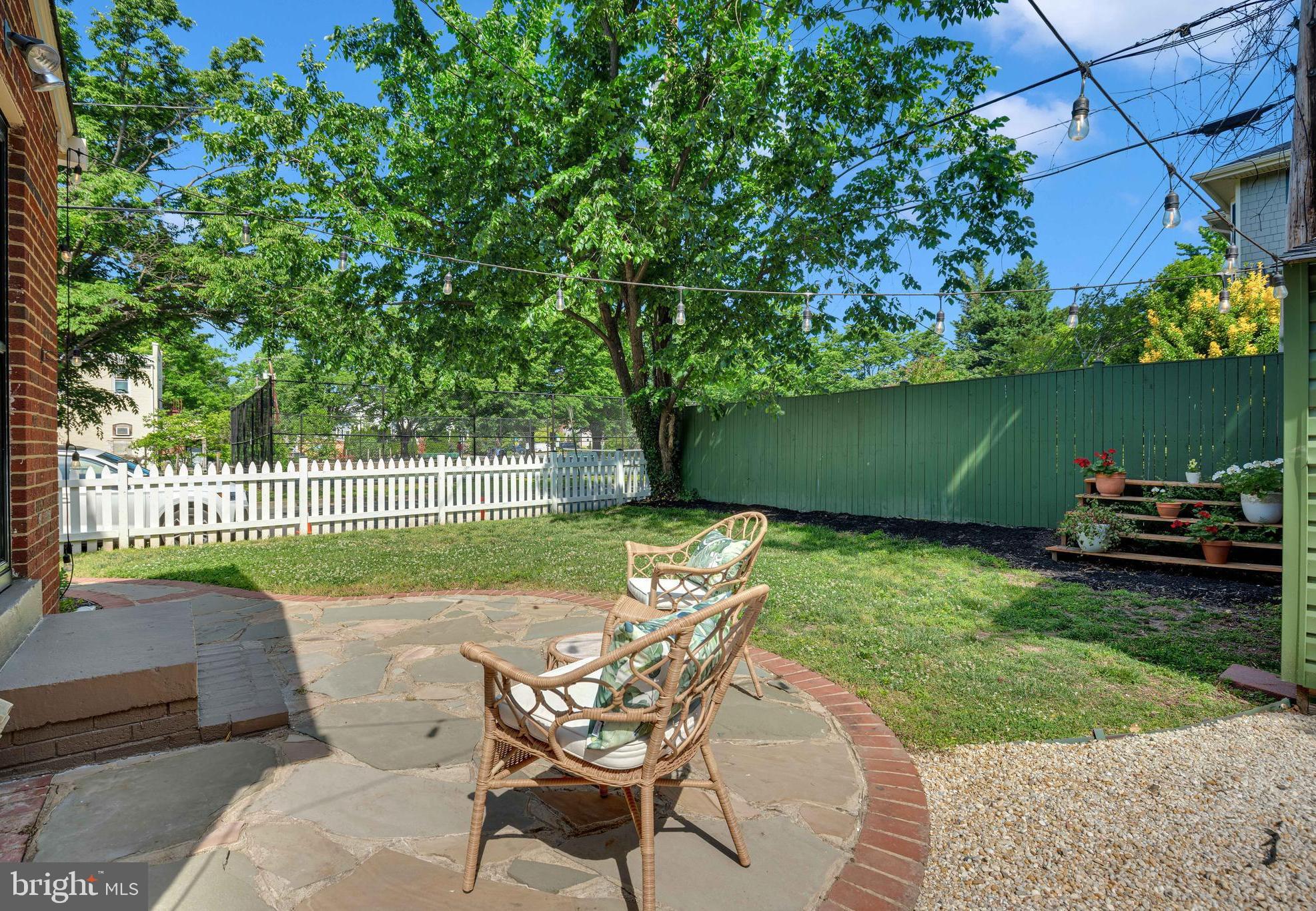 4 E WALNUT STREET