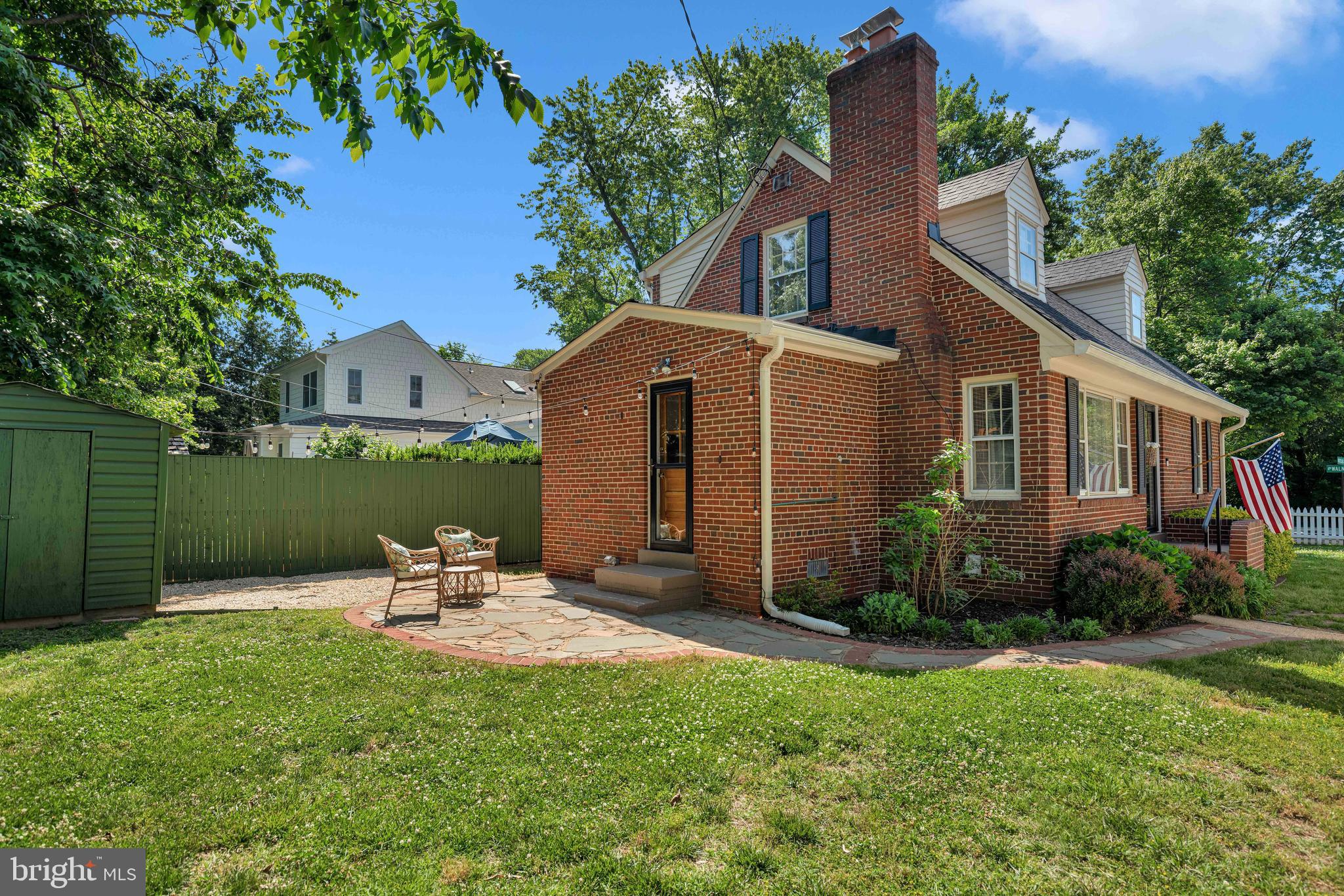 4 E WALNUT STREET