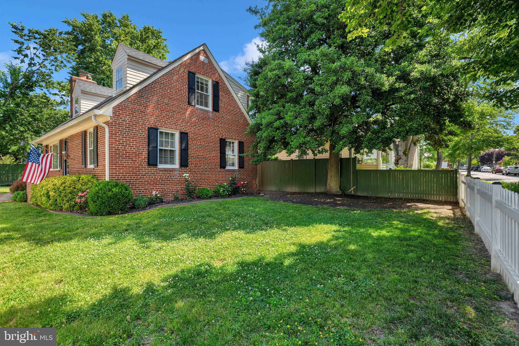 4 E WALNUT STREET