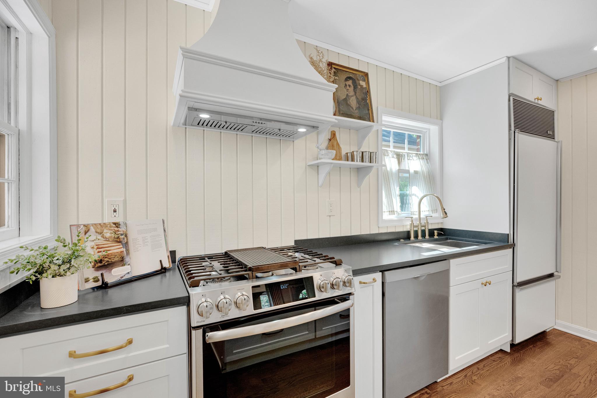 4 E WALNUT STREET
