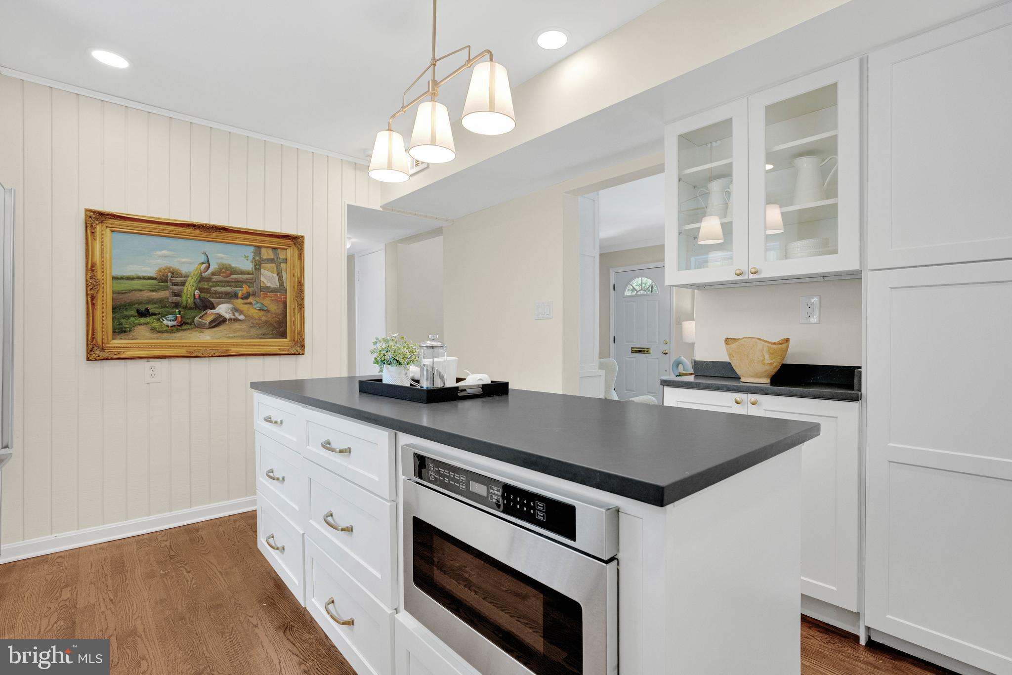 4 E WALNUT STREET