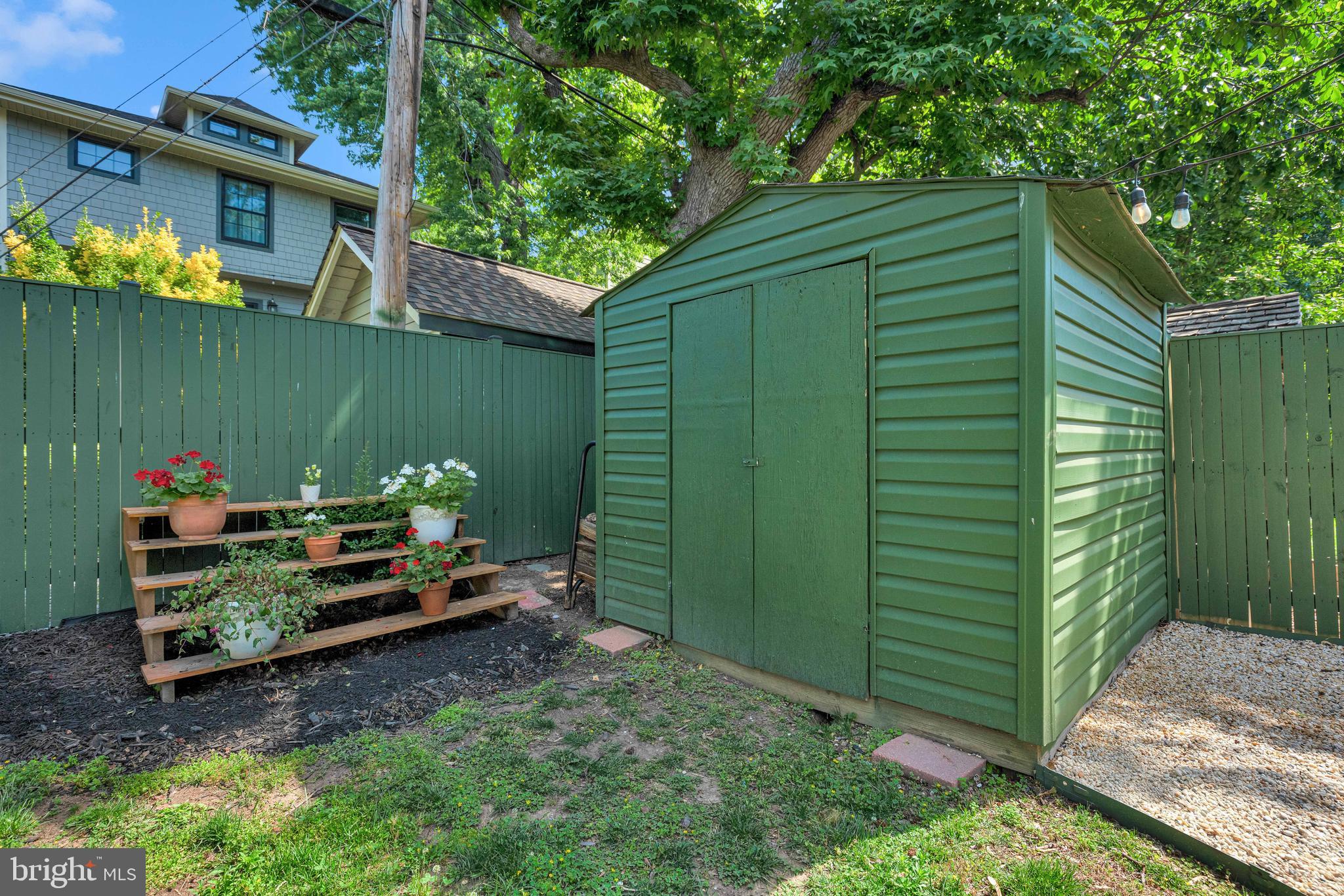 4 E WALNUT STREET