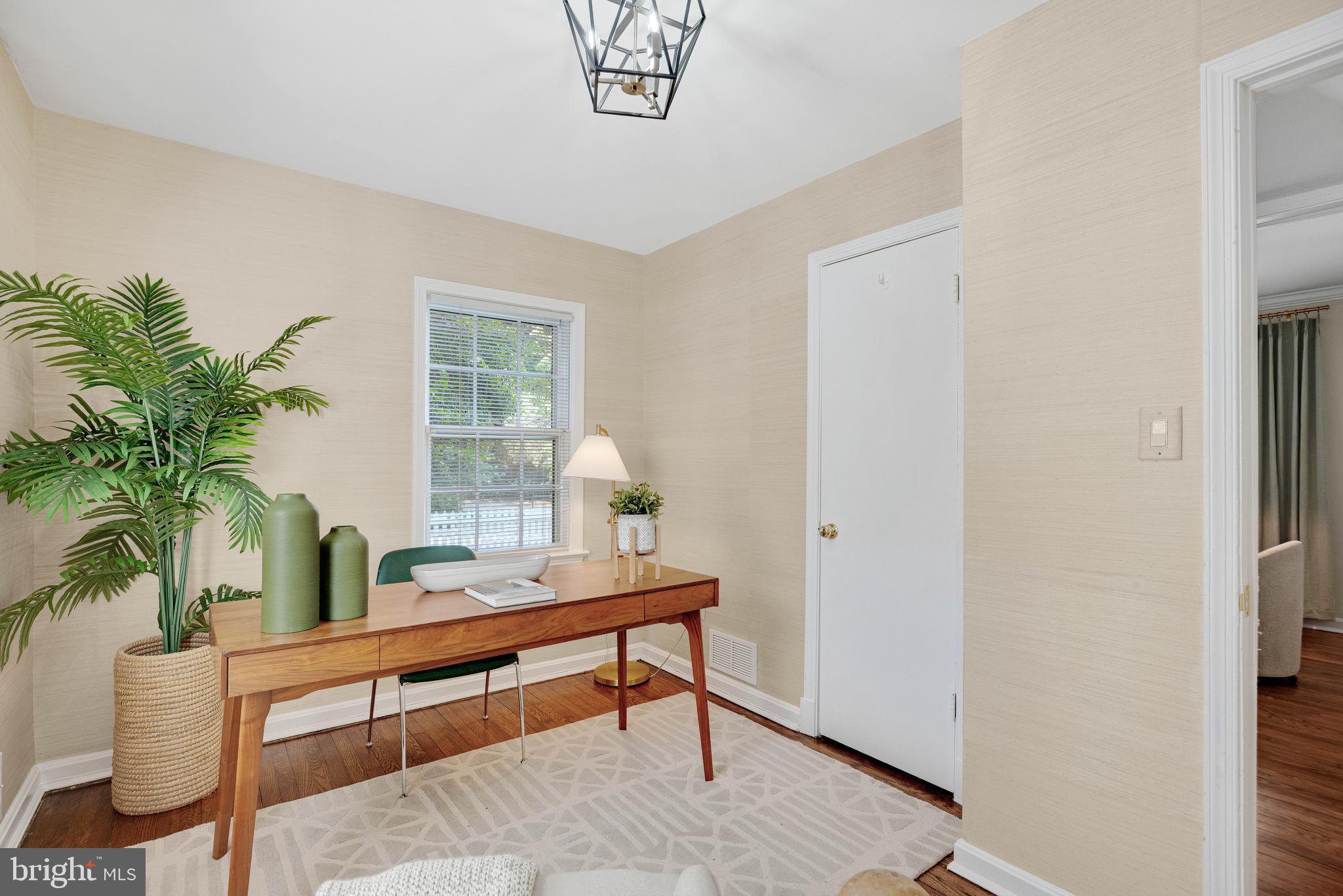 4 E WALNUT STREET