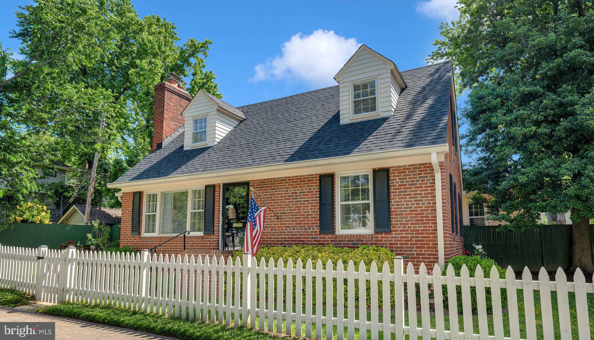 4 E WALNUT STREET