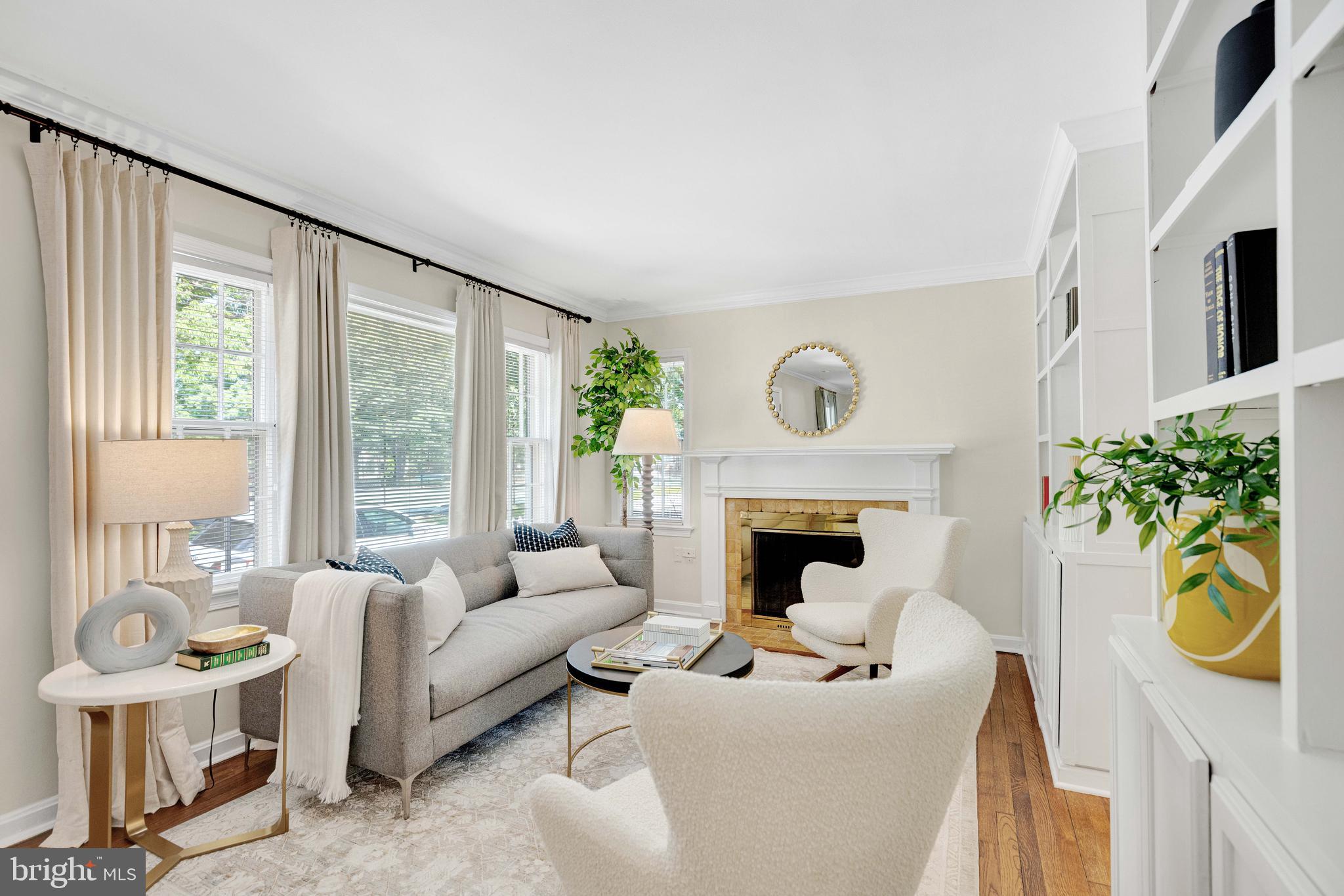 4 E WALNUT STREET