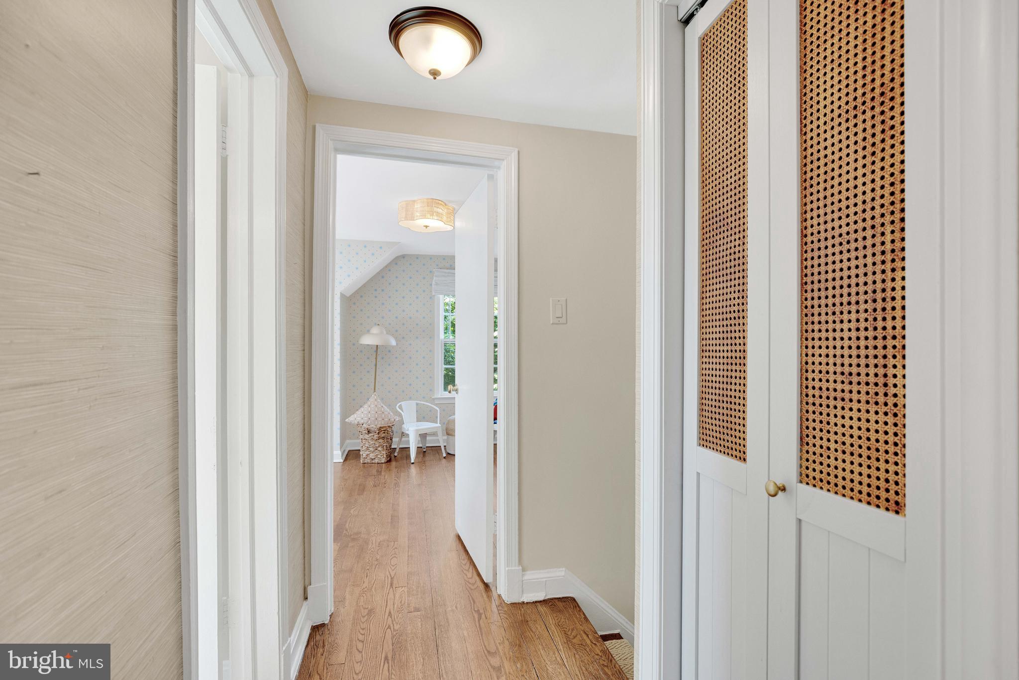 4 E WALNUT STREET