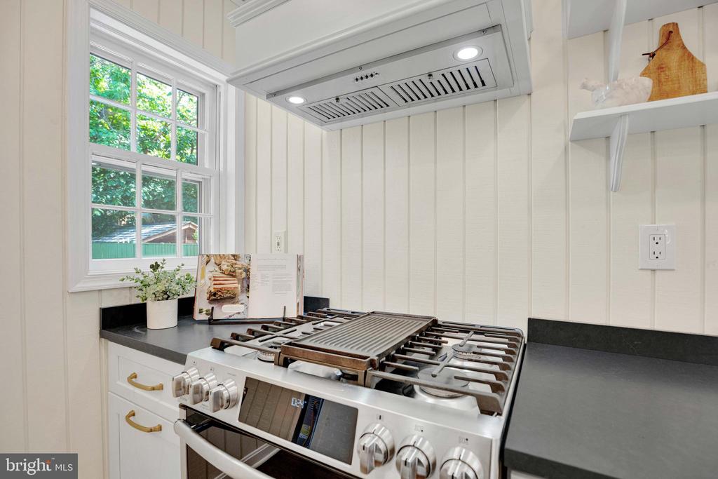 4 E WALNUT STREET