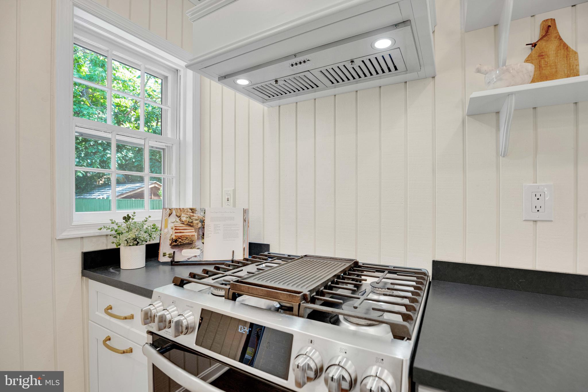 4 E WALNUT STREET