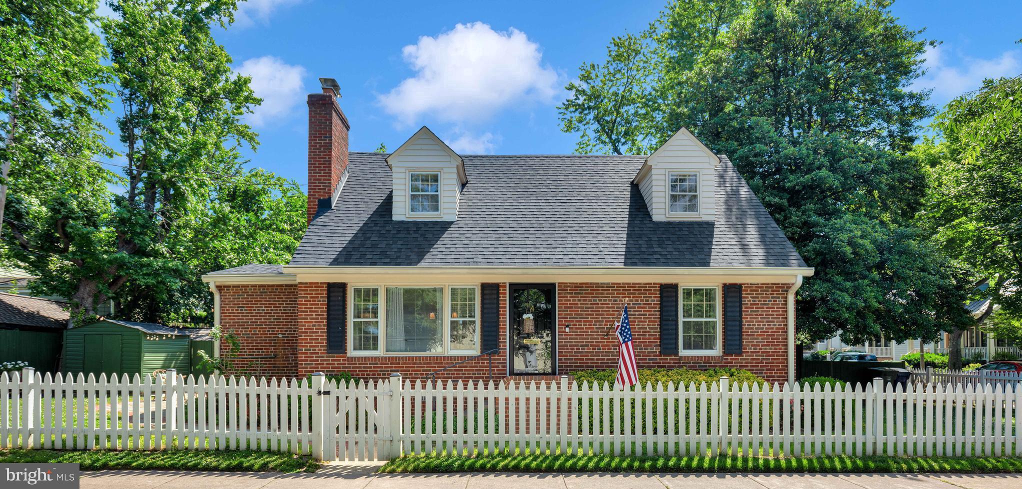 4 E WALNUT STREET
