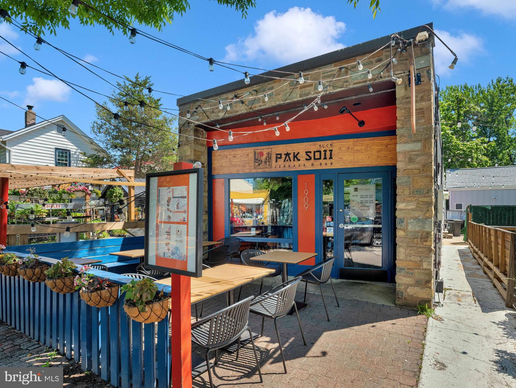 4 E WALNUT STREET