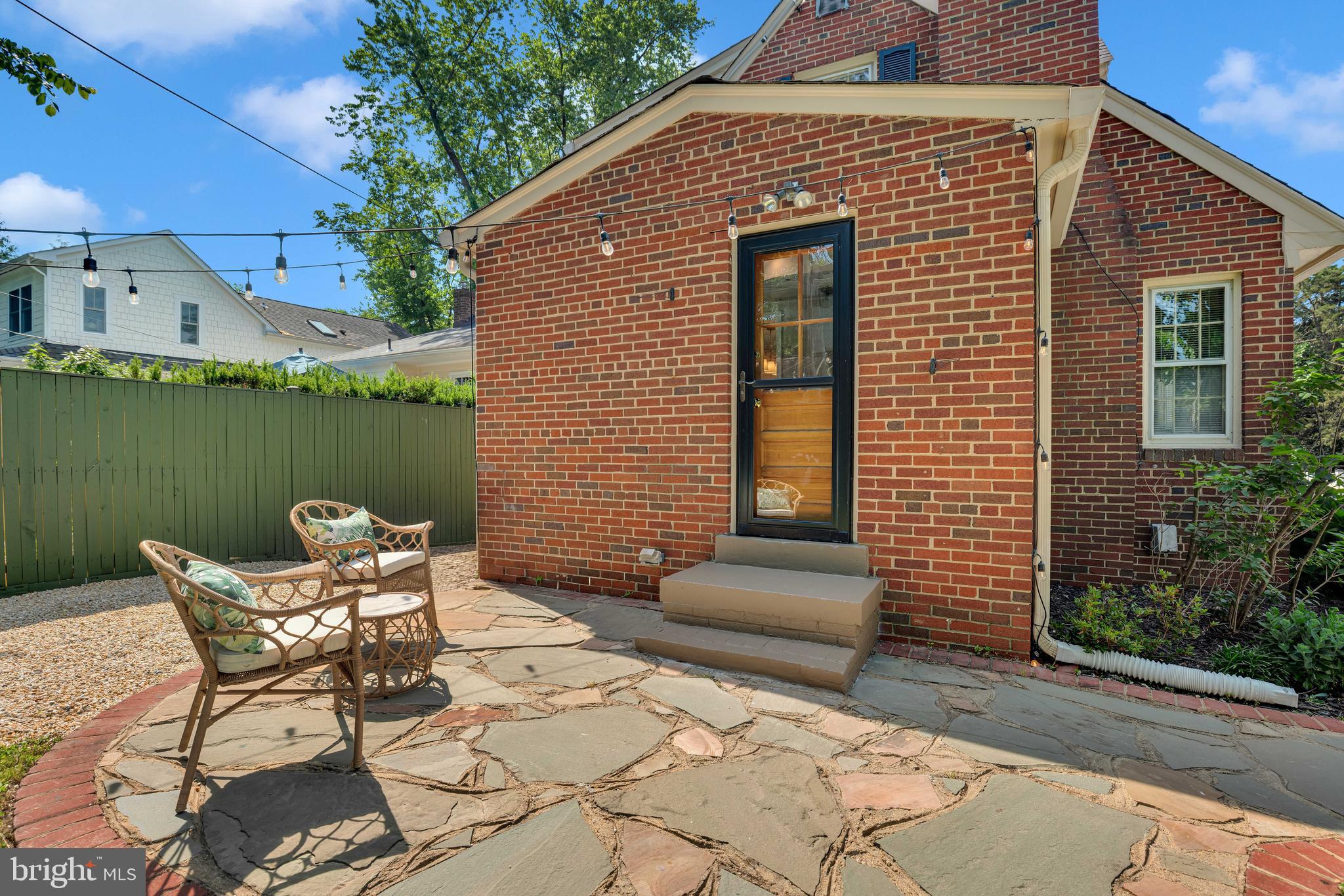 4 E WALNUT STREET