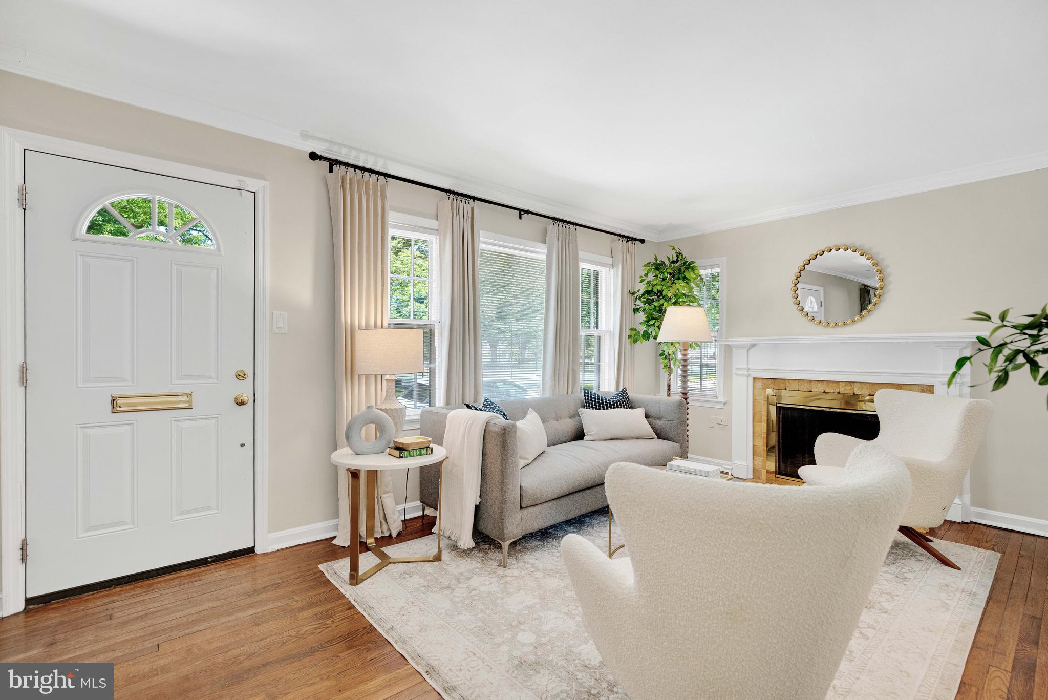 4 E WALNUT STREET