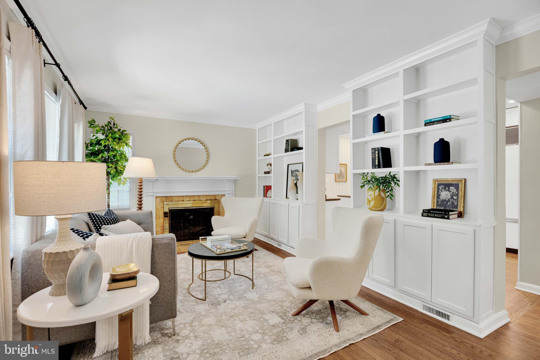 4 E WALNUT STREET
