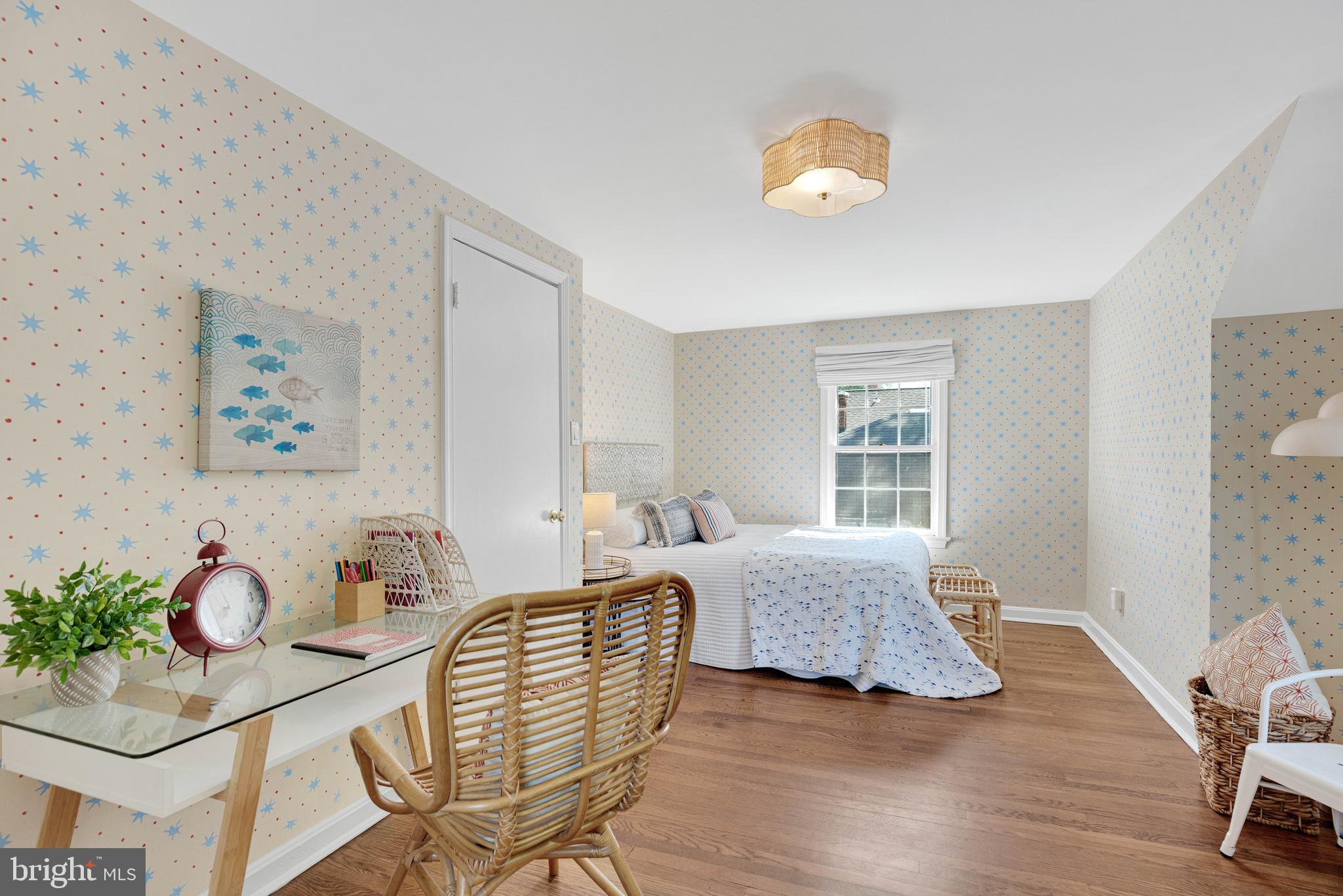 4 E WALNUT STREET
