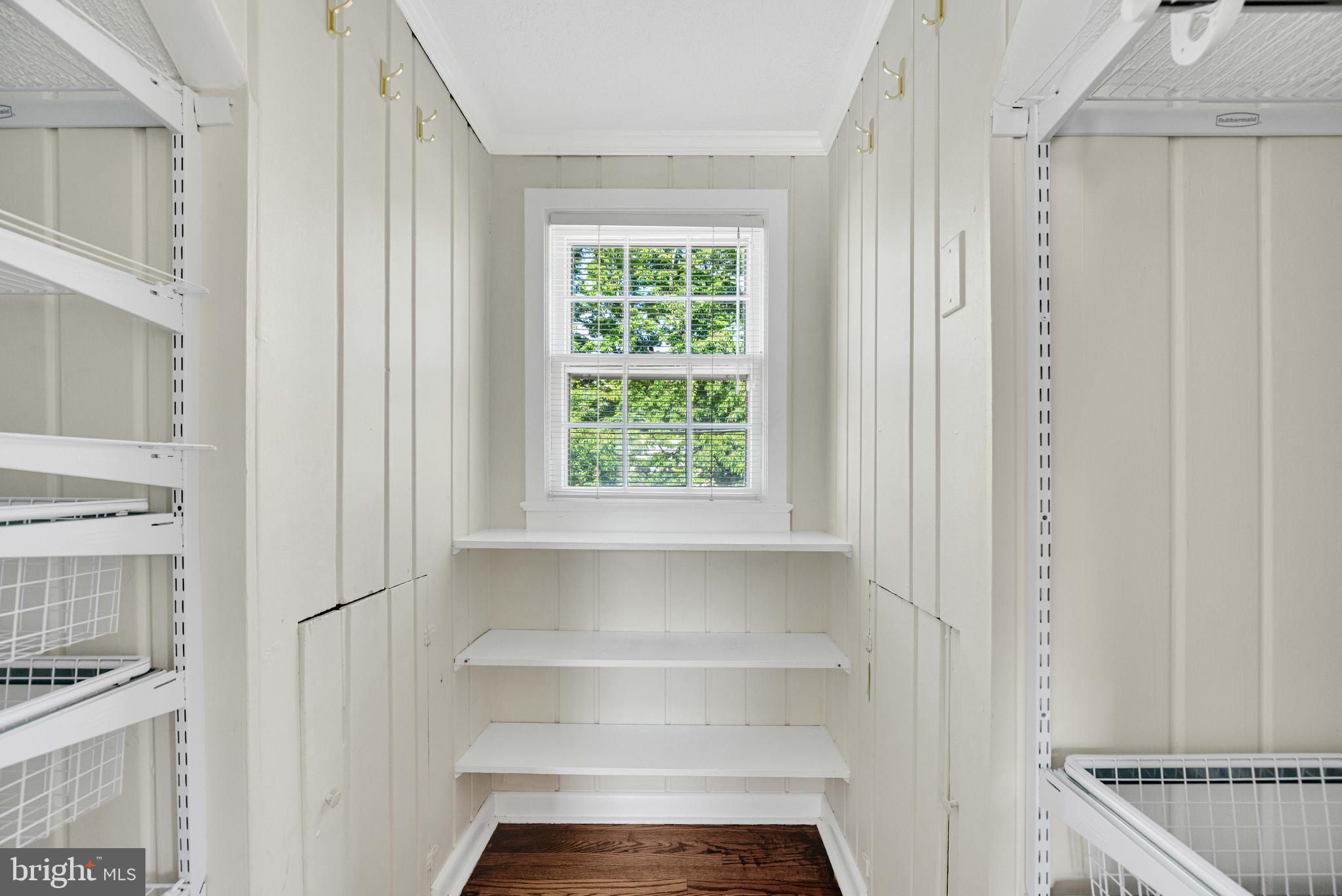 4 E WALNUT STREET