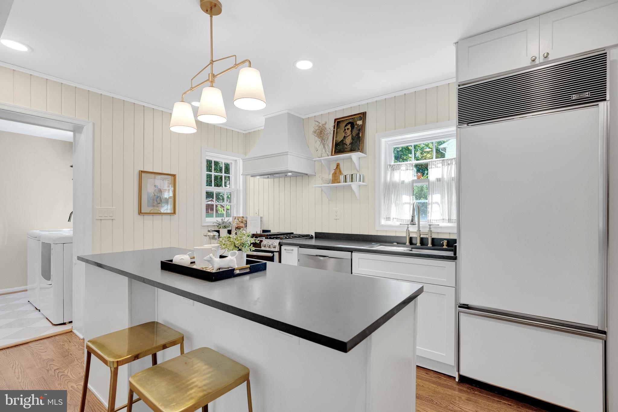 4 E WALNUT STREET