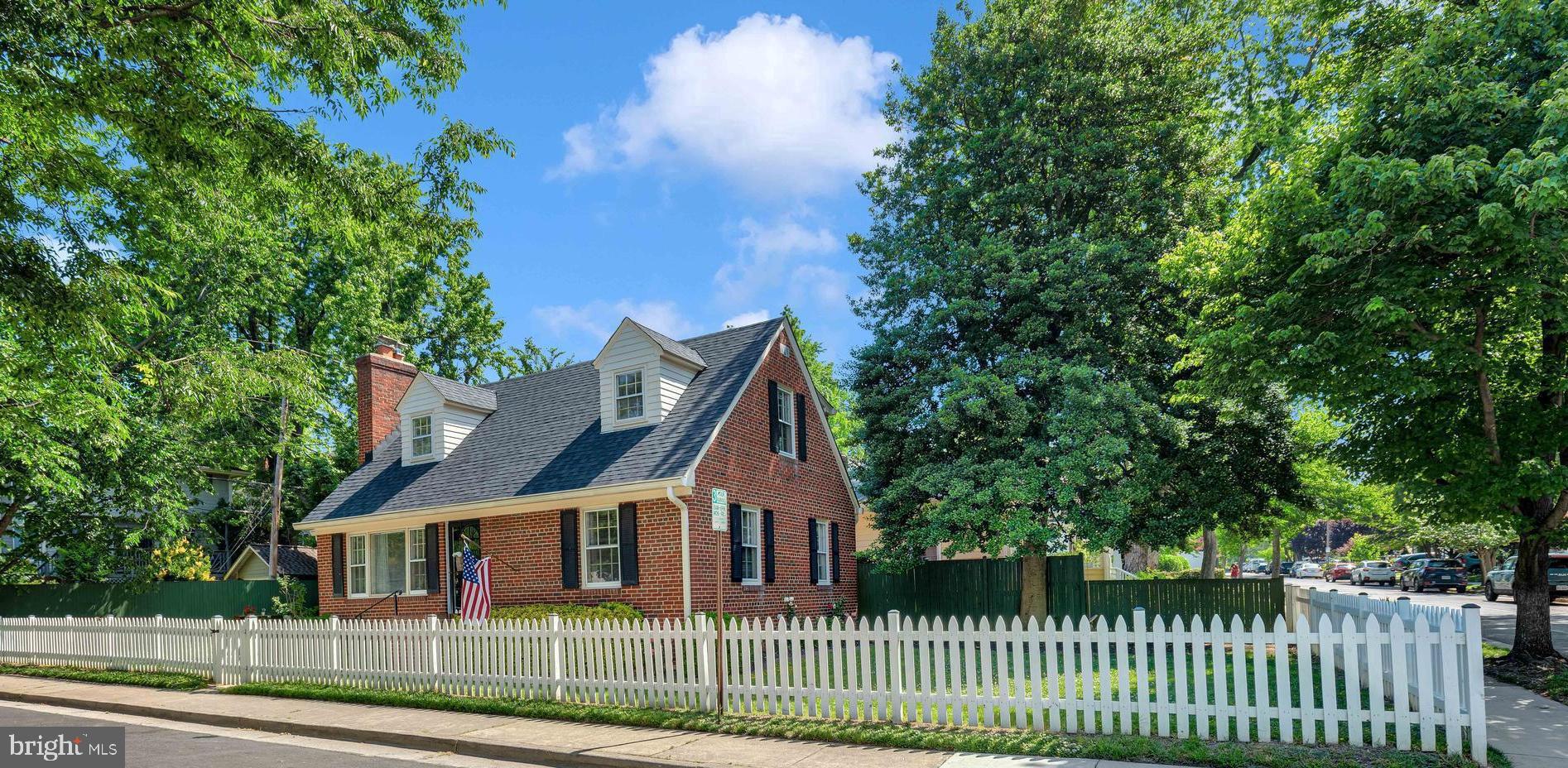 4 E WALNUT STREET