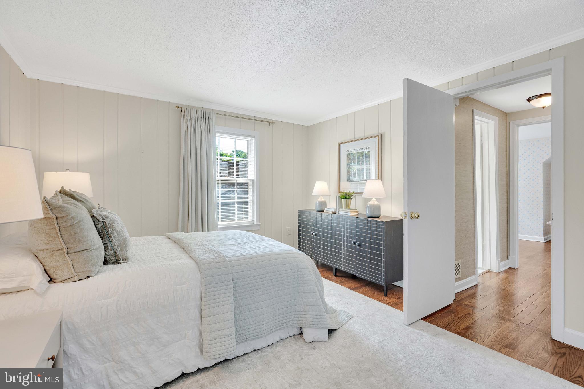 4 E WALNUT STREET