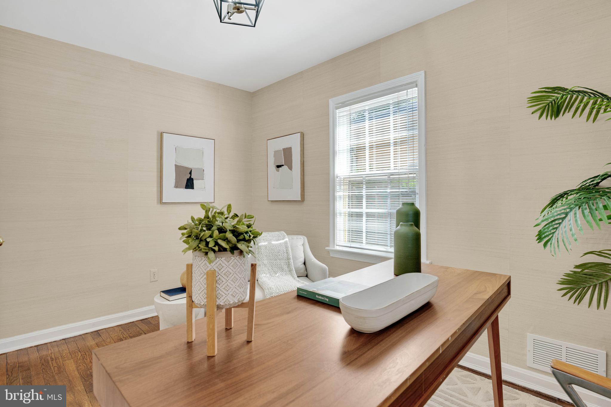 4 E WALNUT STREET