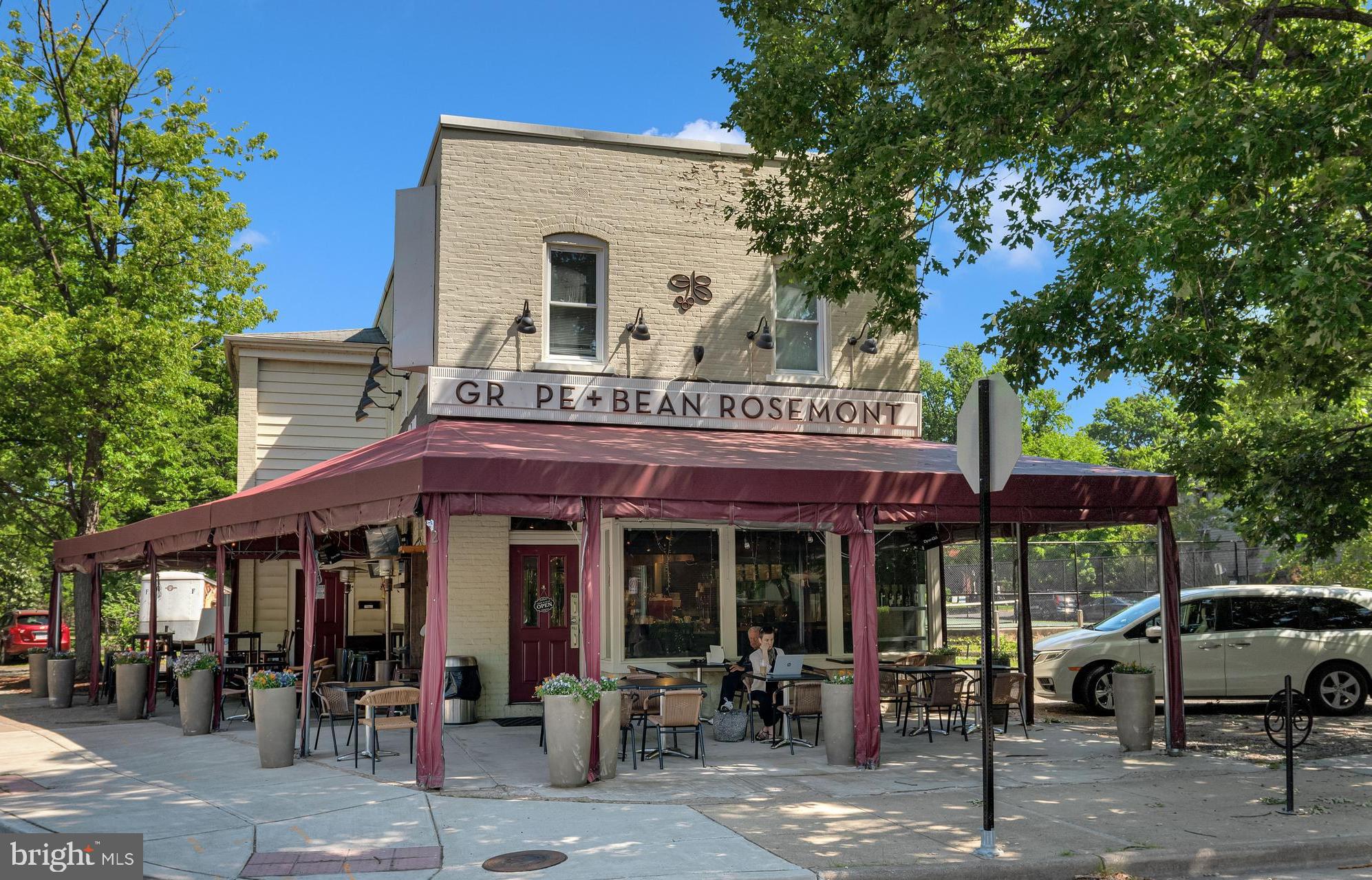 4 E WALNUT STREET