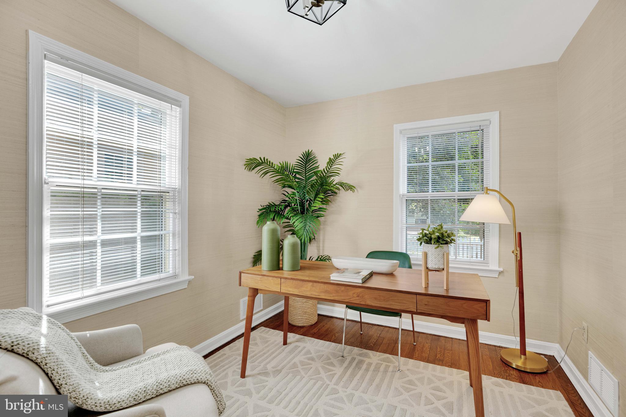 4 E WALNUT STREET