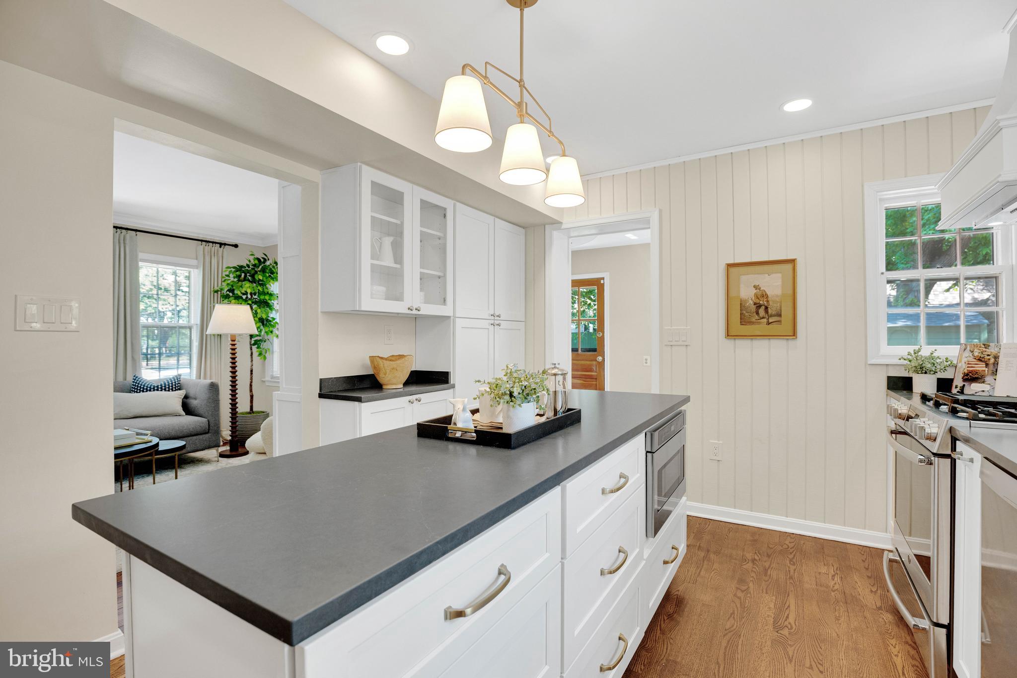 4 E WALNUT STREET
